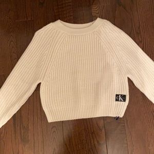 Calvin Klein knit sweater in a creamy white! Size women’s medium